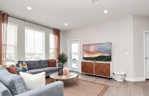 Clear Lake Shores Apartment | The Serene Sanctuary near Kemah Boardwalk and NASA