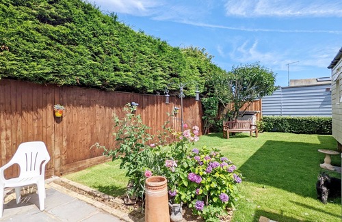 Selsey Cottage | The Shack - Selsey - a lodge/cabin that sleeps 6 guests in 3 bedrooms