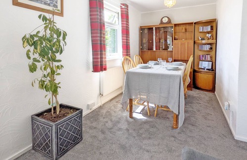 Selsey Cottage | The Shack - Selsey - a lodge/cabin that sleeps 6 guests in 3 bedrooms