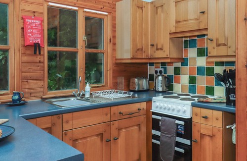 Totnes Cottage | THE SHARPHAM BOAT HOUSE, romantic, with open fire in Ashprington