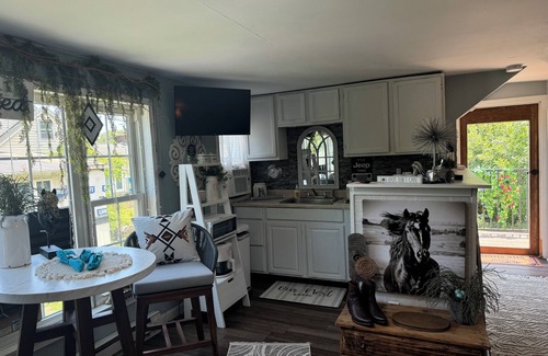 Clayton Apartment | The She Shed a Cozy Country Setting to relax! 15 min to Dover, DE