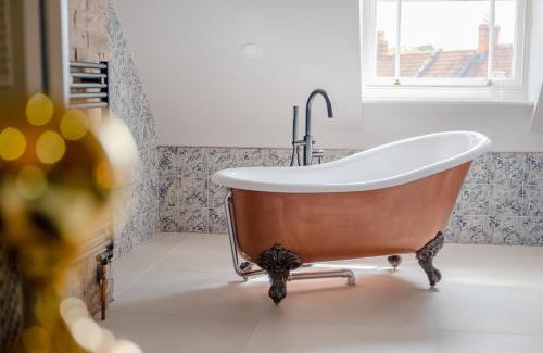 Wells Hotel | The Sheep and Penguin