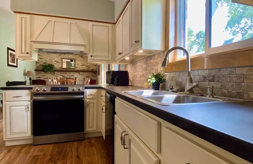 West Carrollton House | The Sherwood Home: 3 BR W/Garage Use, Convenient to 1-75
