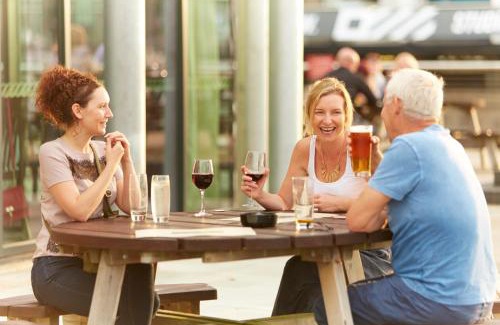 Chatham Hotel | The Ship & Trades