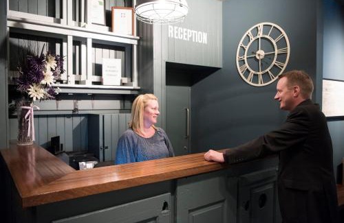 Chatham Hotel | The Ship & Trades