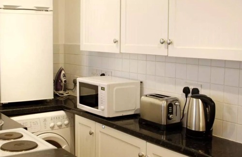 Cirencester Apartment | The Shop Cotswold Apartment Sleeps 2