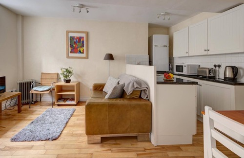 Cirencester Apartment | The Shop Cotswold Apartment Sleeps 2