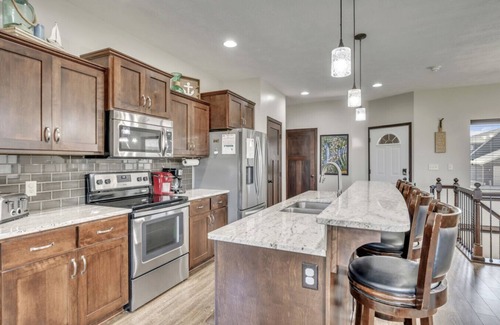 Spirit Lake House | The Shore Thing at Bridges Bay Resort - Formerly Boji Paradise