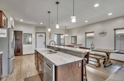 Spirit Lake House | The Shore Thing at Bridges Bay Resort - Formerly Boji Paradise