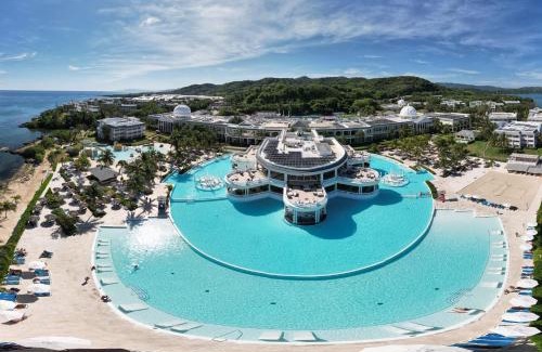 Lucea Resort | The Signature Level at Grand Palladium Lady Hamilton Resort & Spa- All Inclusive