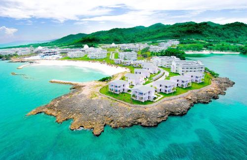 Lucea Resort | The Signature Level at Grand Palladium Lady Hamilton Resort & Spa- All Inclusive