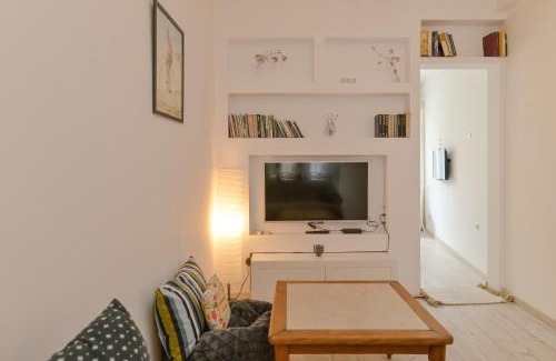 Sofia City Center Apartment | The Simple Place - Close to Slaveykov Square by Flat Mаnager