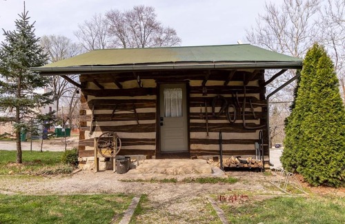 Augusta House | The Small Cabin-The Augusta Guest Collection