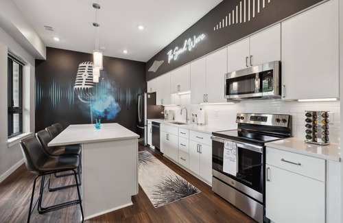 Edgehill Condo | The Sound Wave on Music Row- Close to Broadway w Pool, Gym, Parking