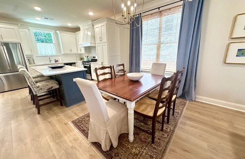 Oxford House | The Southern Belle, 3BR Classic Comfort in Oxford Photo Opportunity