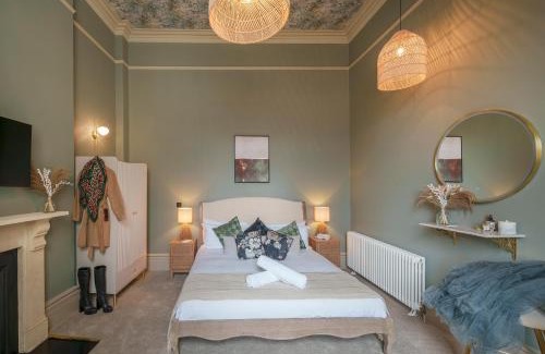 Bristol Old City Apartment | The Sovereign Suite - 2 Bedroom Apartment in Central Bristol by Mint Stays
