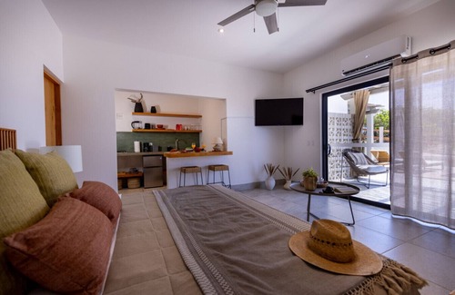 Vinorama Apartment | The Spacious Serenity Loft @ New Seaside Villa w/Infinity Pool,Spa & Surf