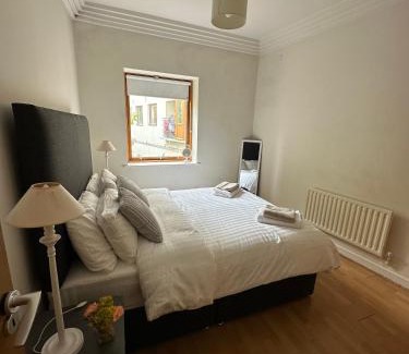 North Wall Apartment | The Spencer Suite