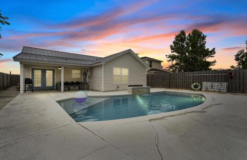 Lynn Haven House | The Splash Pad Sleeps 13 w Pool Patio and Garage