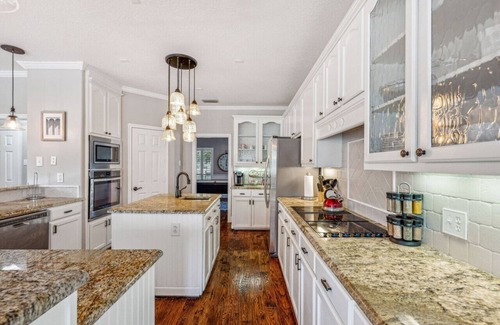 Granbury House | The Spot at Lake Granbury