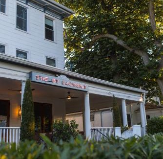 Asbury Park Hotel | The St Laurent Guest Rooms