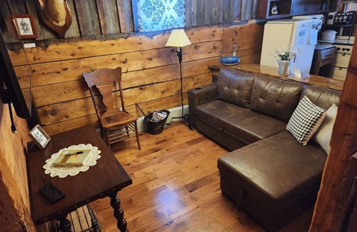 Fredonia House | The Stable at Windmill Ridge Farm