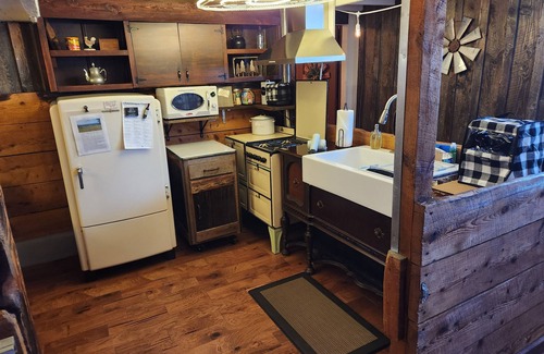 Fredonia House | The Stable at Windmill Ridge Farm