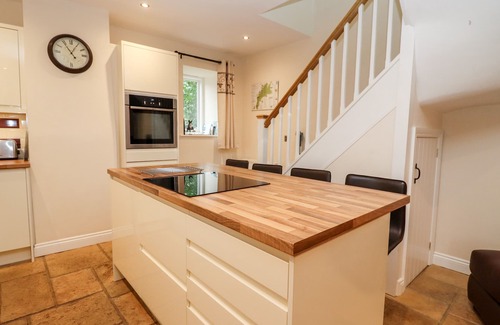 Chipping Norton Cottage | THE STABLES, pet friendly, luxury holiday cottage in Great Tew