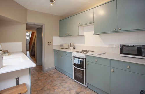 Liskeard Cottage | The Stables - sleeps 8 guests in 4 bedrooms