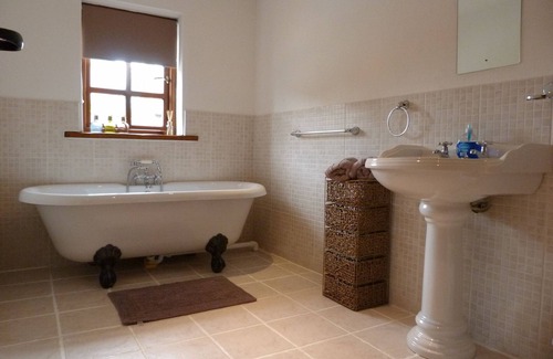 Hornsea House | The Stables, Stunning Barn Conversion, Sleeps 4, Grounds overlook Hornsea Mere
