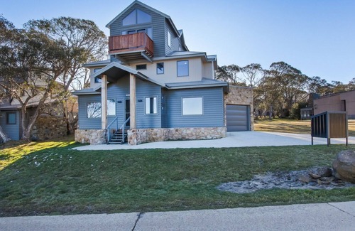 Dinner Plain Ski Chalet | The Staggerinn - Dinner Plain