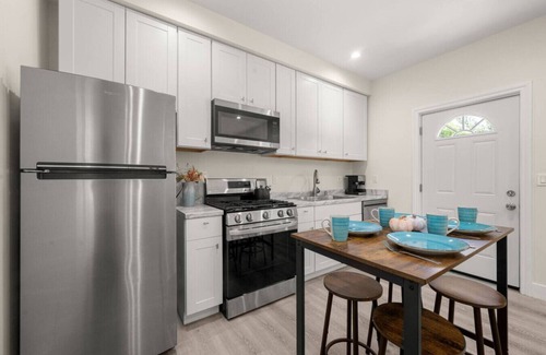 Reseda House | The Stay on Hart Residence