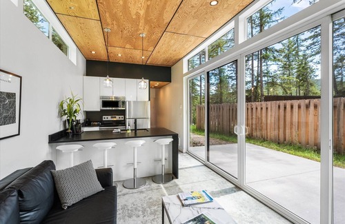 Lakeside Cabin | The Stillwater at Stoner Creek Cabins