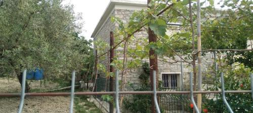 Mbrostar-Urë House | The Stone House