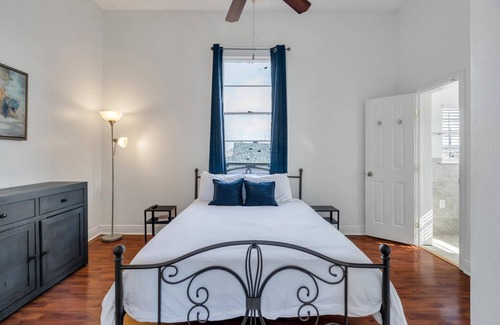 Tulane - Gravier Apartment | The Streetcar Sanctuary