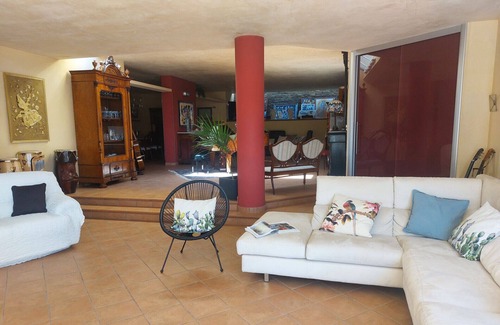 Marsala Villa | The String of Pearls in Marsala
