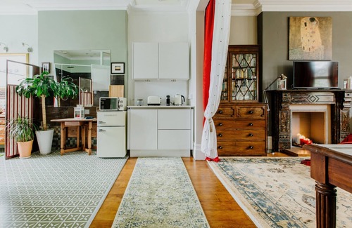 Pontcanna Apartment | The Suite Cardiff City Centre Private Parking