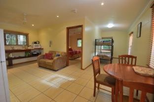 Atherton Cabin | The Summit Rainforest Retreat