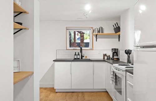 Sunnyside House | The Sunday | Charming Private Suite in Calgary