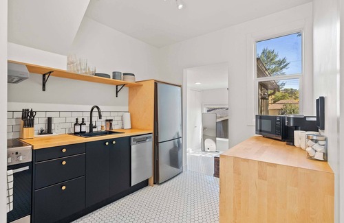 Sunnyside House | The Sunny 2 Suites 10 Pax Pet Friendly Stay!