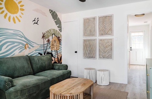 Vilano Beach Hotel | The Surfside Apartment-Full Kitchen-5 min walk to beach!