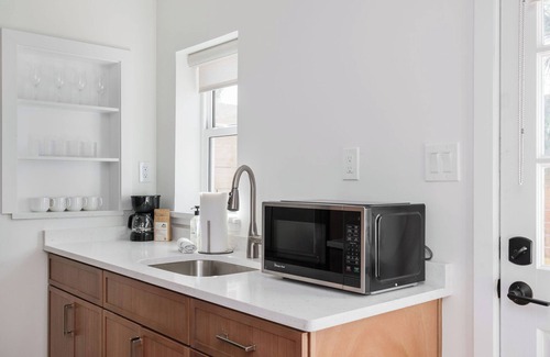 Vilano Beach Hotel | The Surfside Apartment-Full Kitchen-5 min walk to beach!