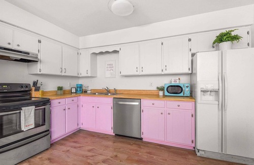 Music Row Apartment | The Swiftie Suite Taylor themed Oasis in Midtown