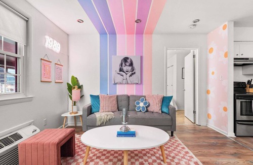 Music Row Apartment | The Swiftie Suite Taylor themed Oasis in Midtown