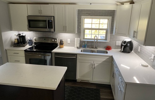 White House | The “Sword” Den Skiers Getaway on the Cheap