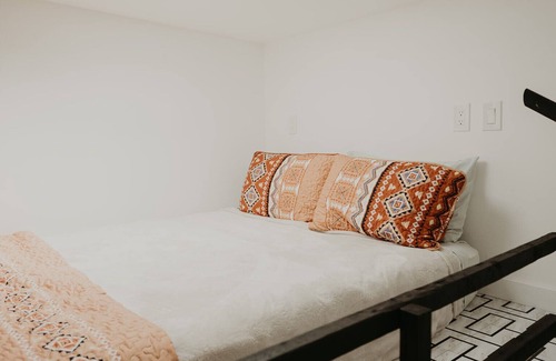 Fredericksburg Cabin | The Syrah-Country Meets Glam