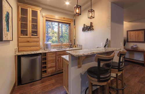 South Lake Tahoe Ski Chalet | The T-Pot – Chalet for 12