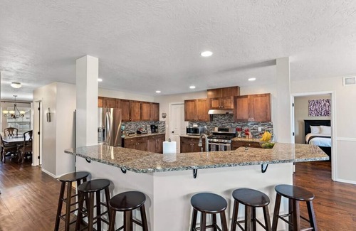 Southwest Ada County Alliance House | The Tangle by Host Boise - 4500sqft Boise Home| 9 Beds & Dual Master| 85" TV