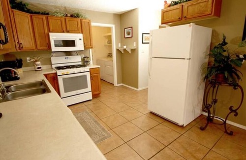 S.r. Marmon House | The Tauton House/HUGE MASTER BEDROOM