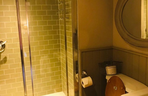 Banbury Hotel | The Three Pigeons